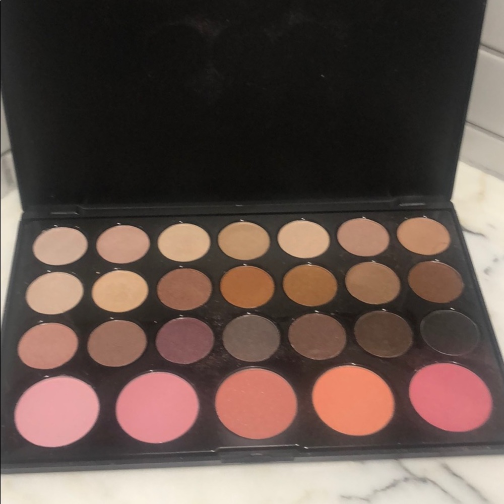 Eyeshadow and blush palette